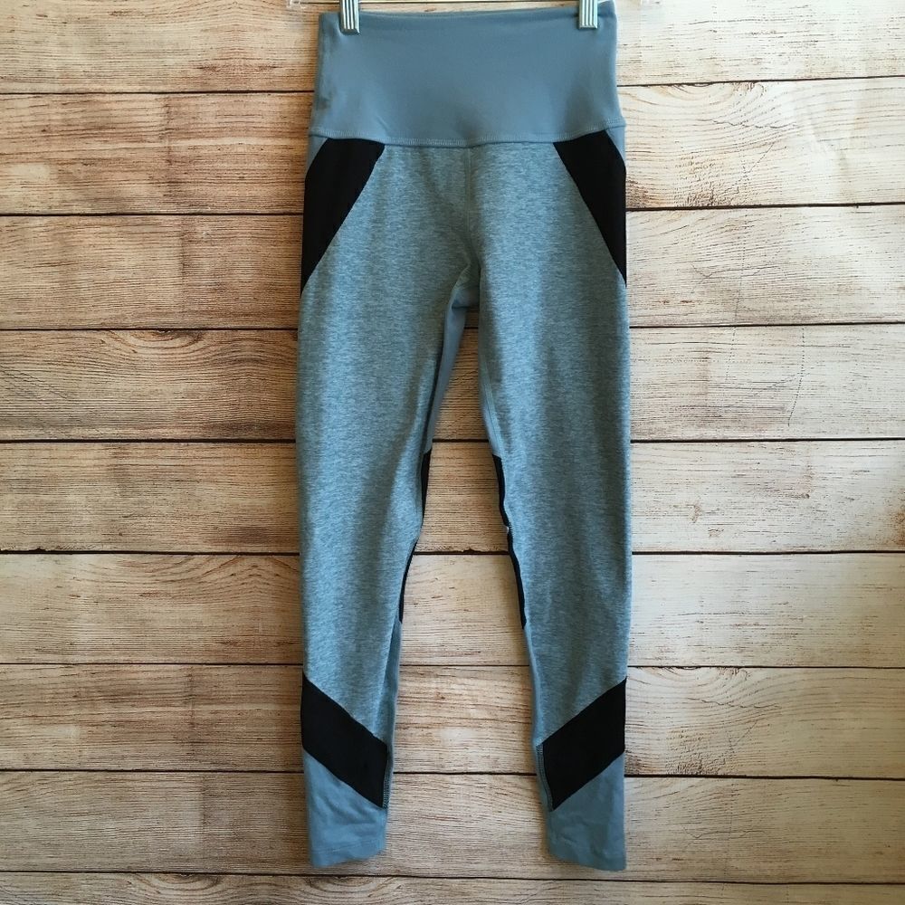 ‎BEYOND YOGA LEGGINGS IN TEAL AND BLACK